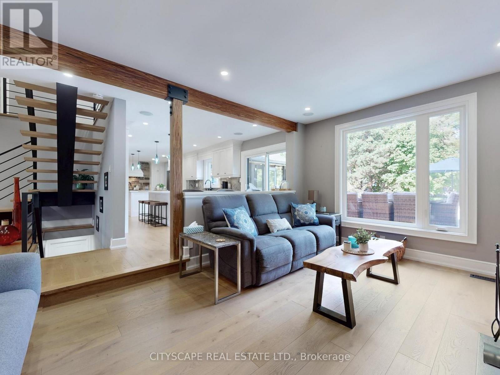 2585 Kenna Court, Mississauga, ON - Indoor Photo Showing Living Room