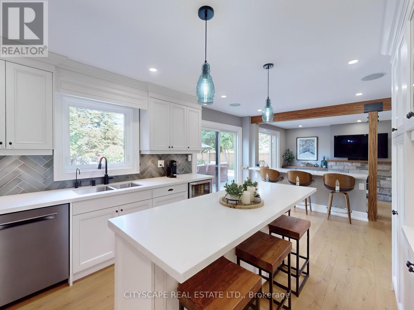 2585 Kenna Court, Mississauga, ON - Indoor Photo Showing Kitchen With Double Sink