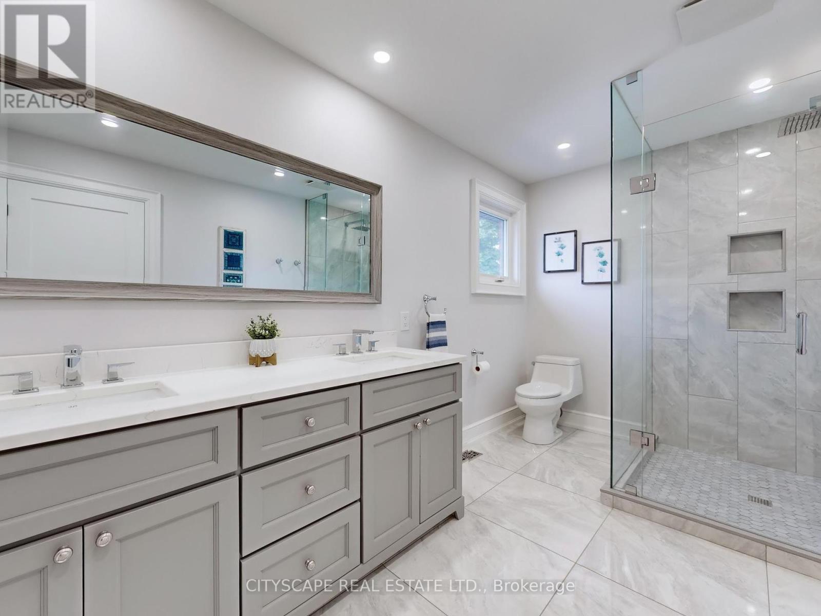 2585 Kenna Court, Mississauga, ON - Indoor Photo Showing Bathroom