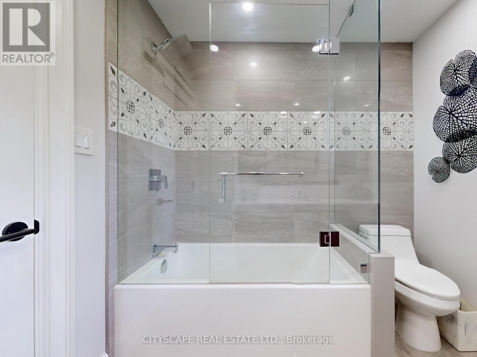 2585 Kenna Court, Mississauga, ON - Indoor Photo Showing Bathroom
