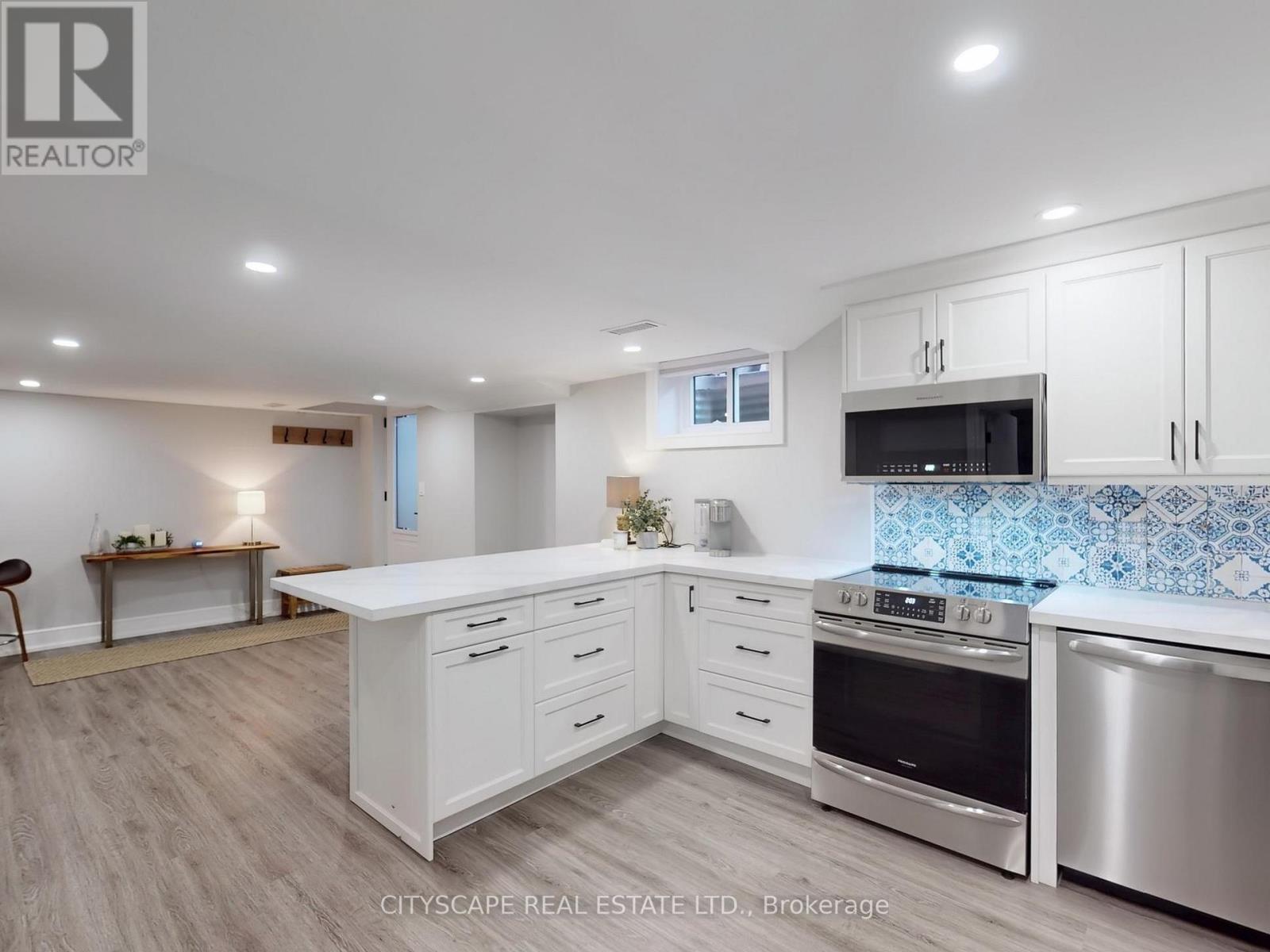2585 Kenna Court, Mississauga, ON - Indoor Photo Showing Kitchen