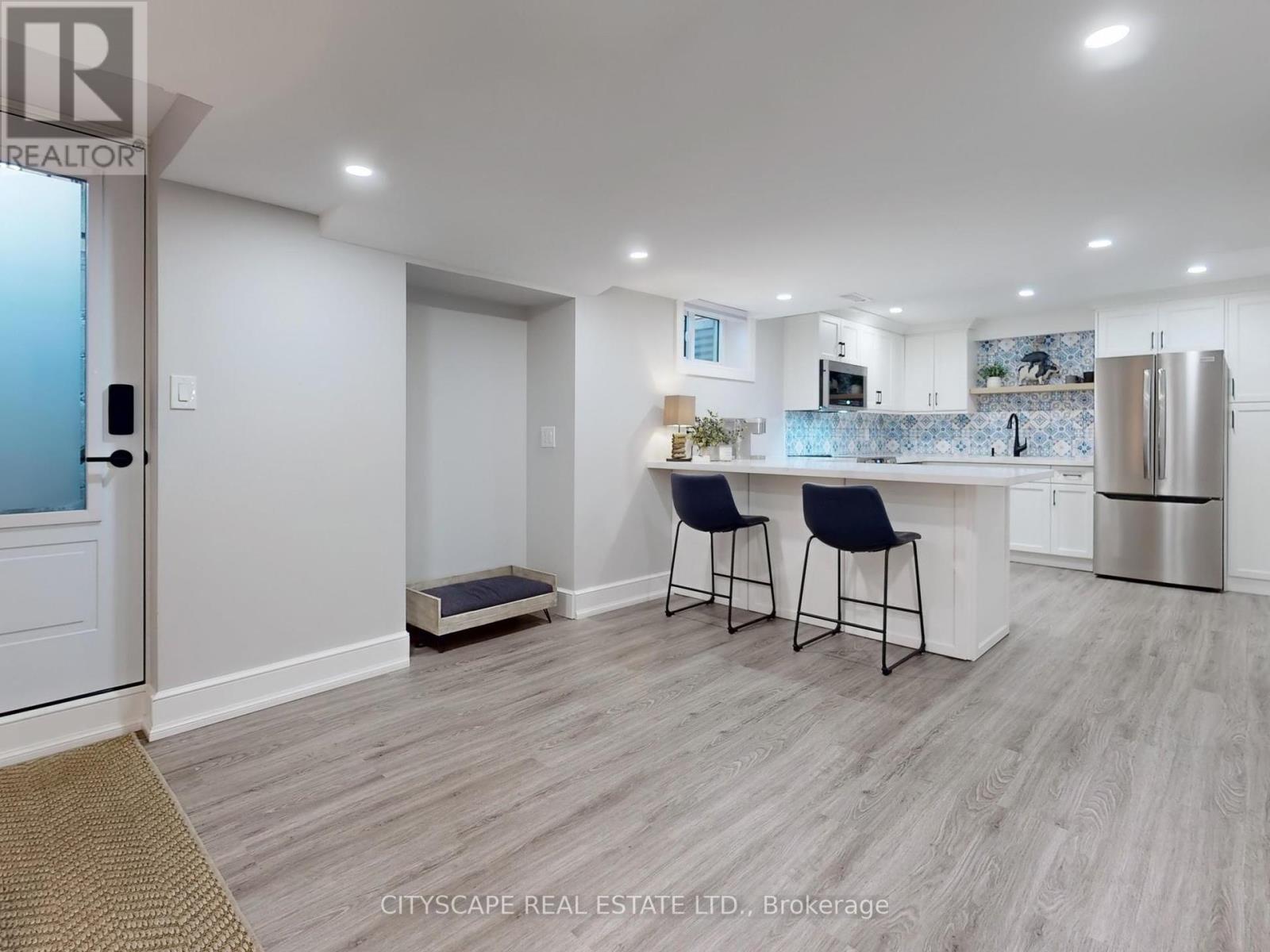 2585 Kenna Court, Mississauga, ON - Indoor Photo Showing Kitchen