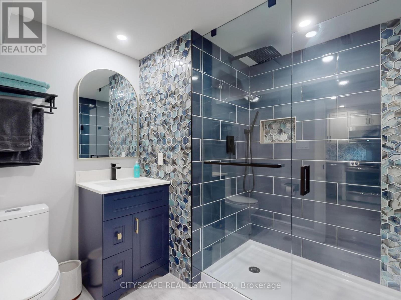 2585 Kenna Court, Mississauga, ON - Indoor Photo Showing Bathroom