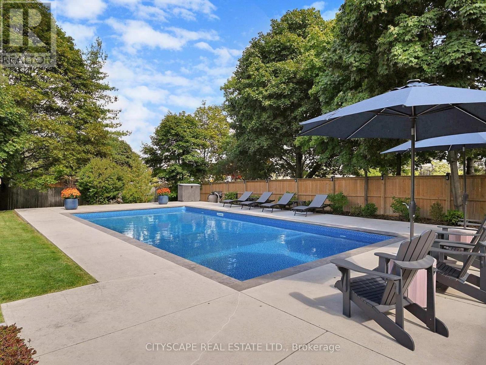 2585 Kenna Court, Mississauga, ON - Outdoor With In Ground Pool With Backyard