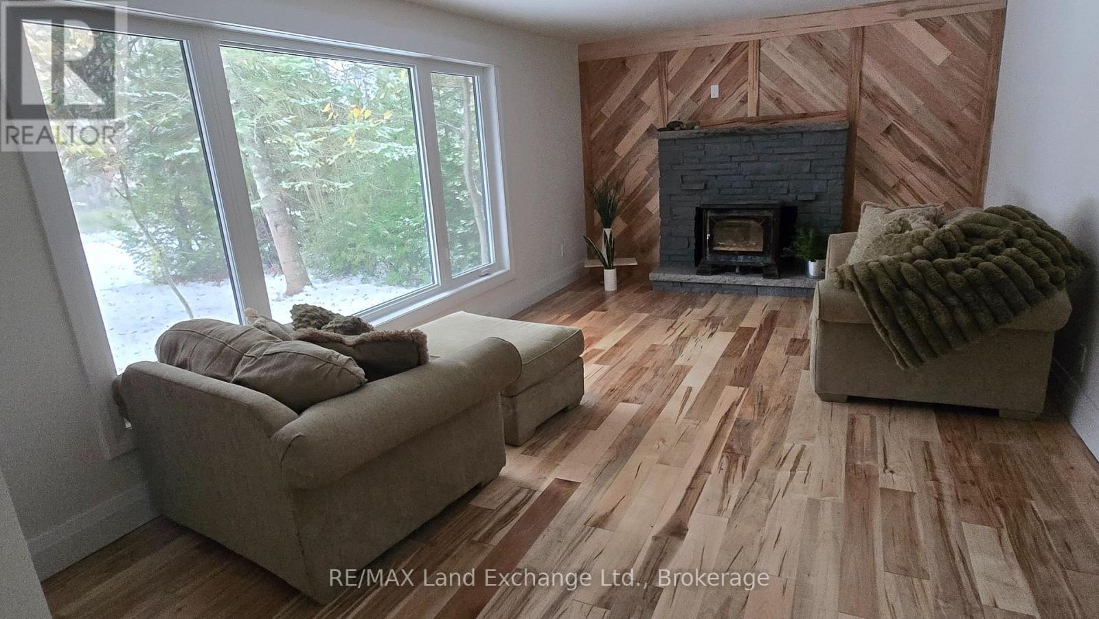 325 Ojibwa Trail, Huron-Kinloss, ON - Indoor Photo Showing Living Room With Fireplace