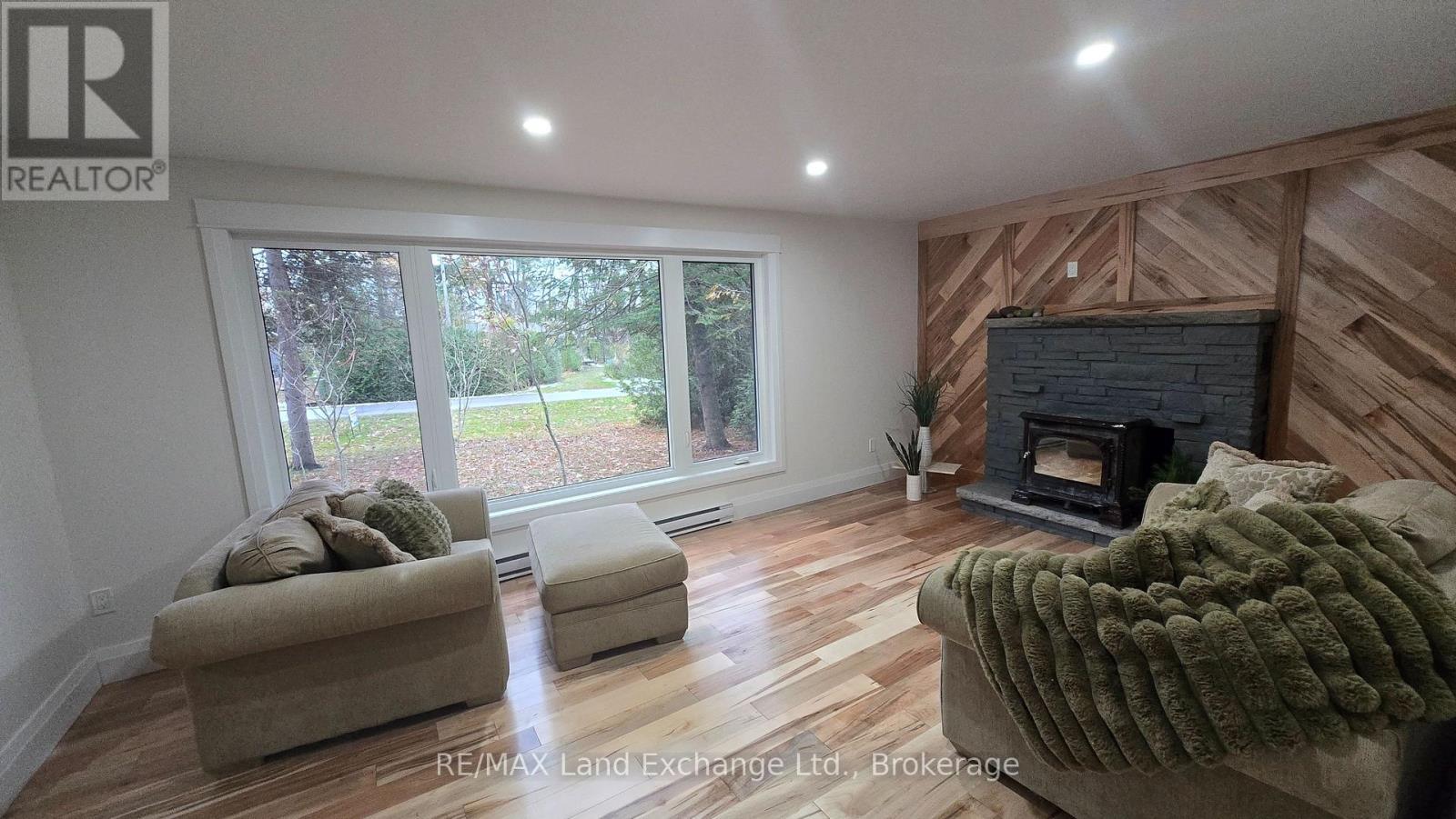 325 Ojibwa Trail, Huron-Kinloss, ON - Indoor Photo Showing Living Room With Fireplace