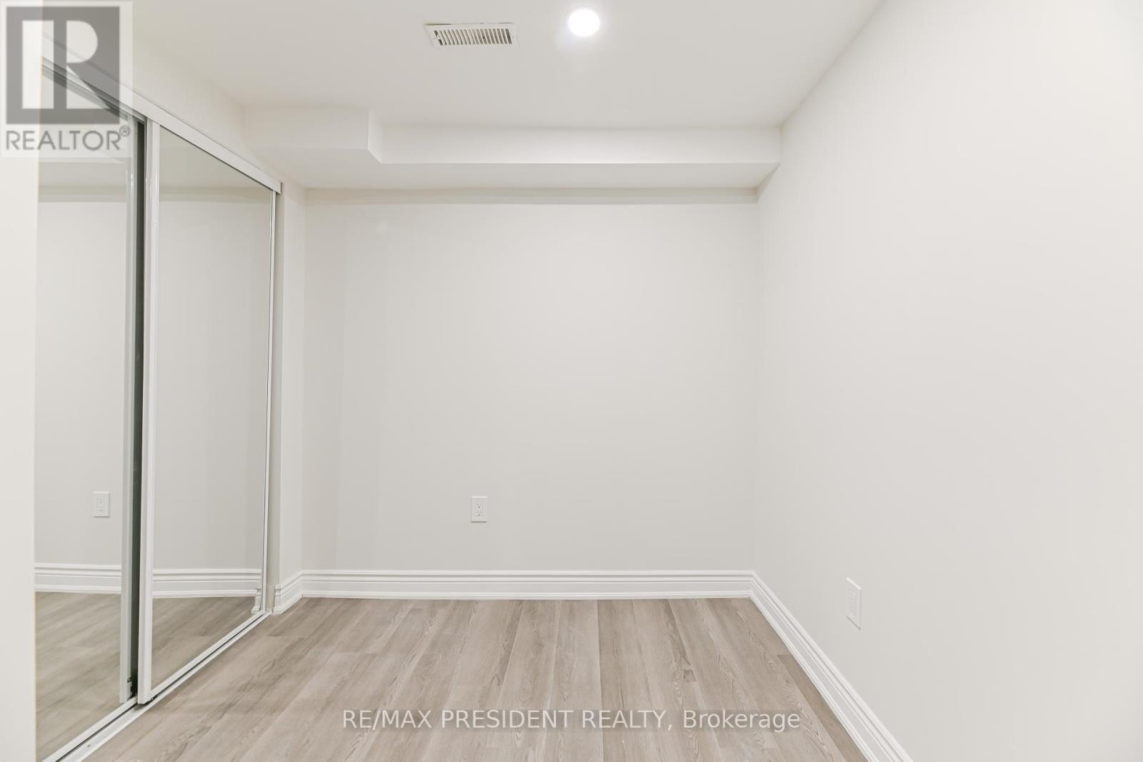 4 Lawnview Court, Brampton, ON - Indoor Photo Showing Other Room