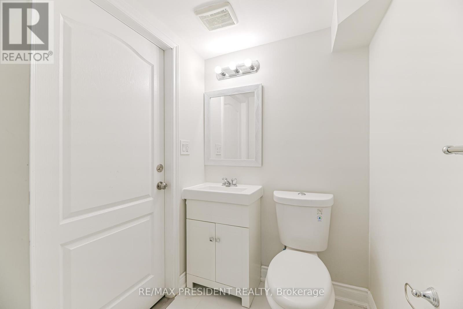 4 Lawnview Court, Brampton, ON - Indoor Photo Showing Bathroom
