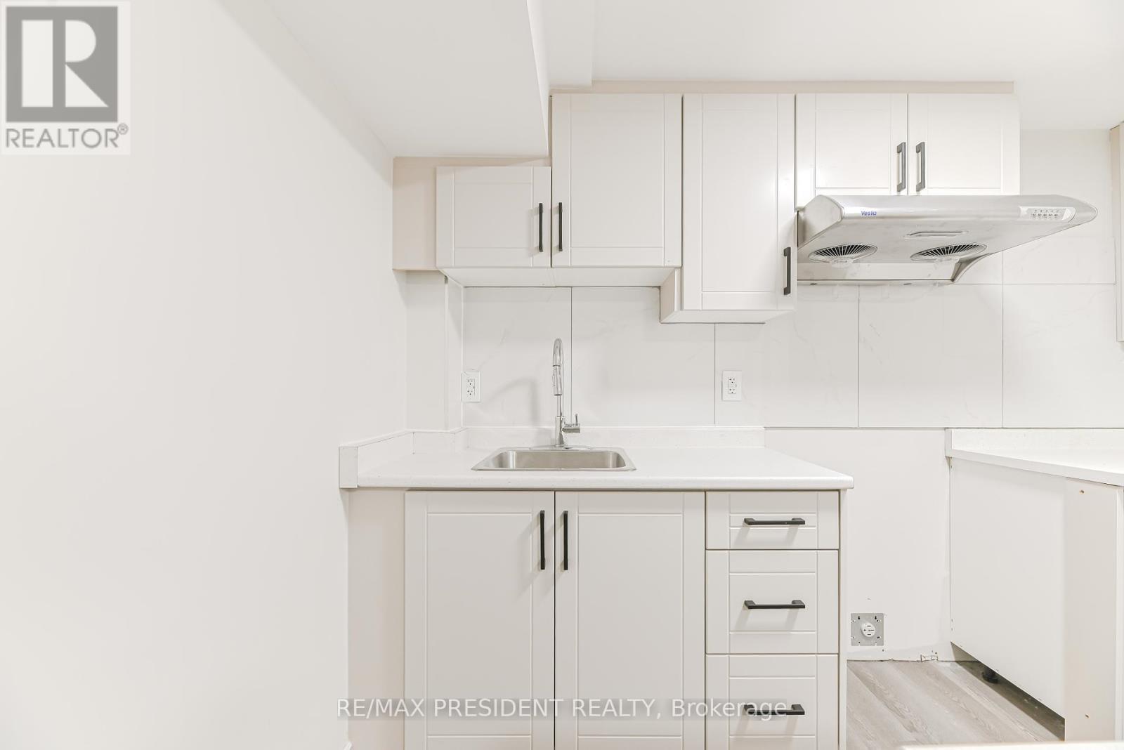 4 Lawnview Court, Brampton, ON - Other