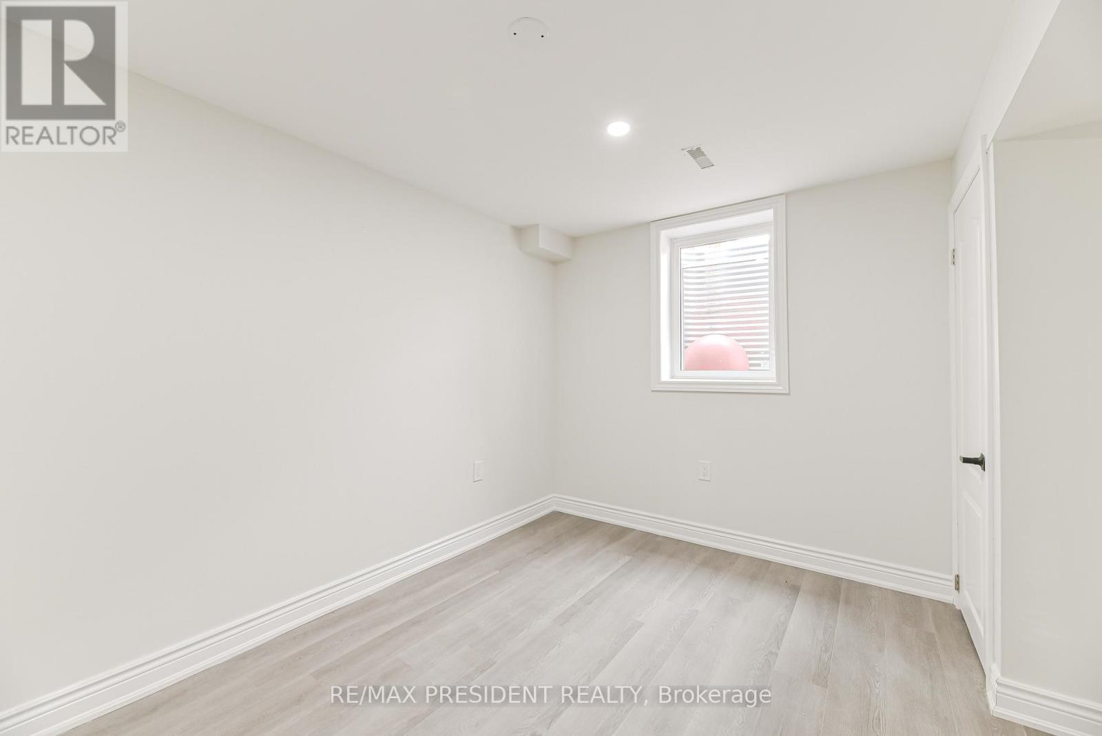 4 Lawnview Court, Brampton, ON - Indoor Photo Showing Other Room