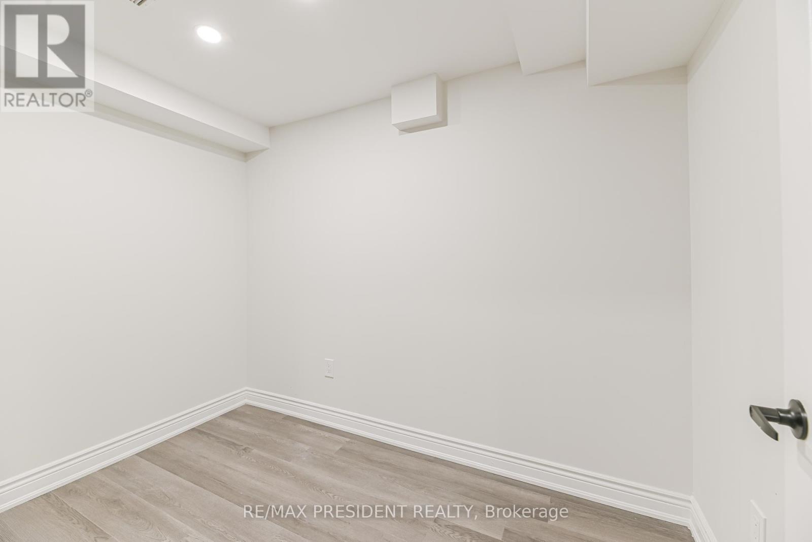 4 Lawnview Court, Brampton, ON - Indoor Photo Showing Other Room