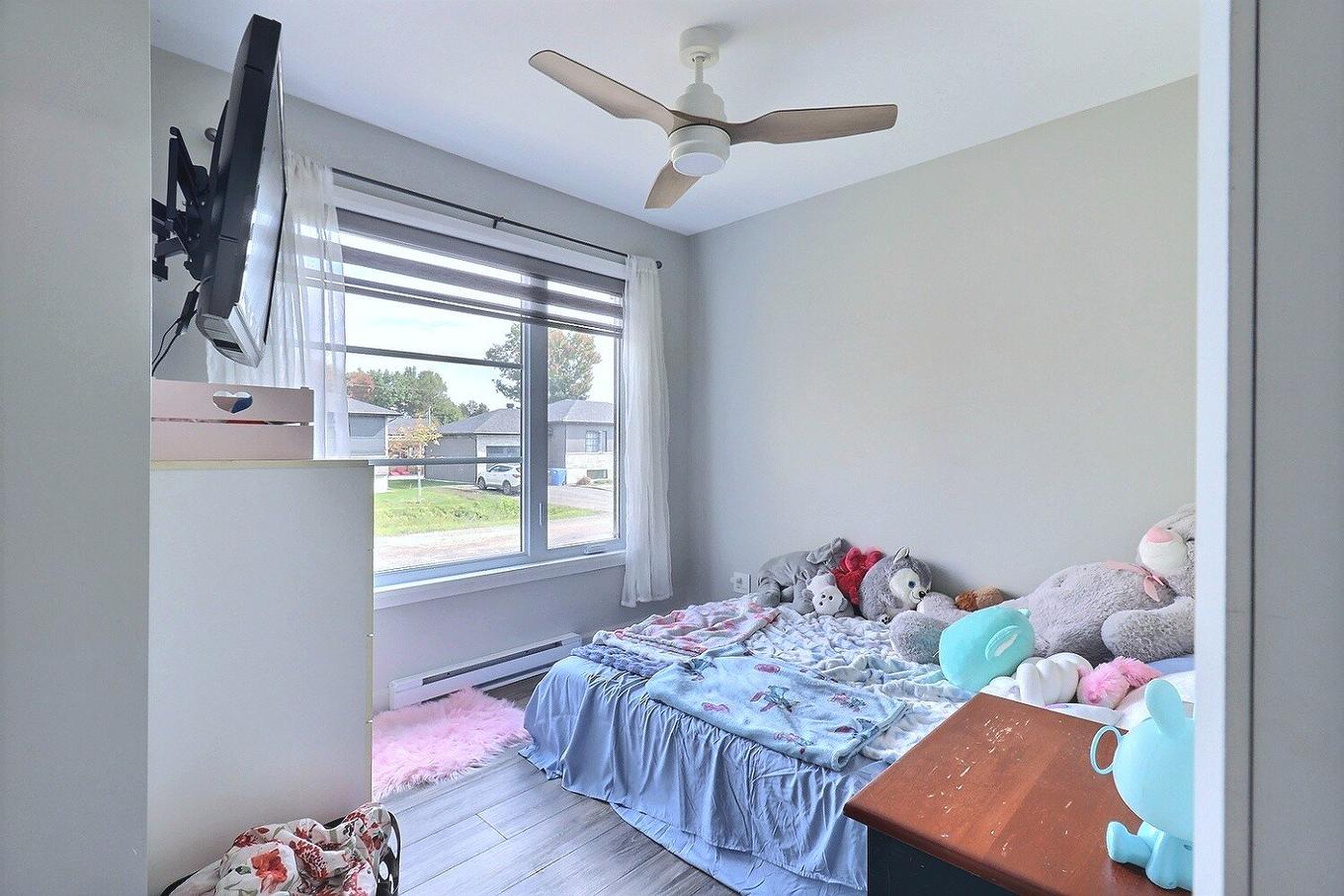 Chambre à coucher - 185 Rue Denis, Trois-Rivières, QC - Indoor Photo Showing Bedroom