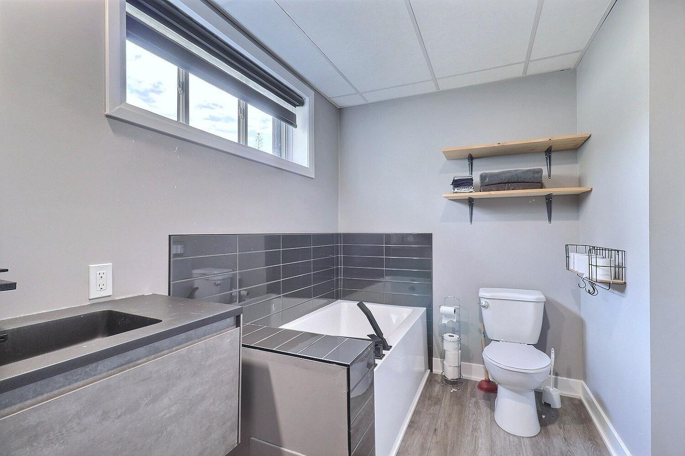 Salle de bains - 185 Rue Denis, Trois-Rivières, QC - Indoor Photo Showing Bathroom