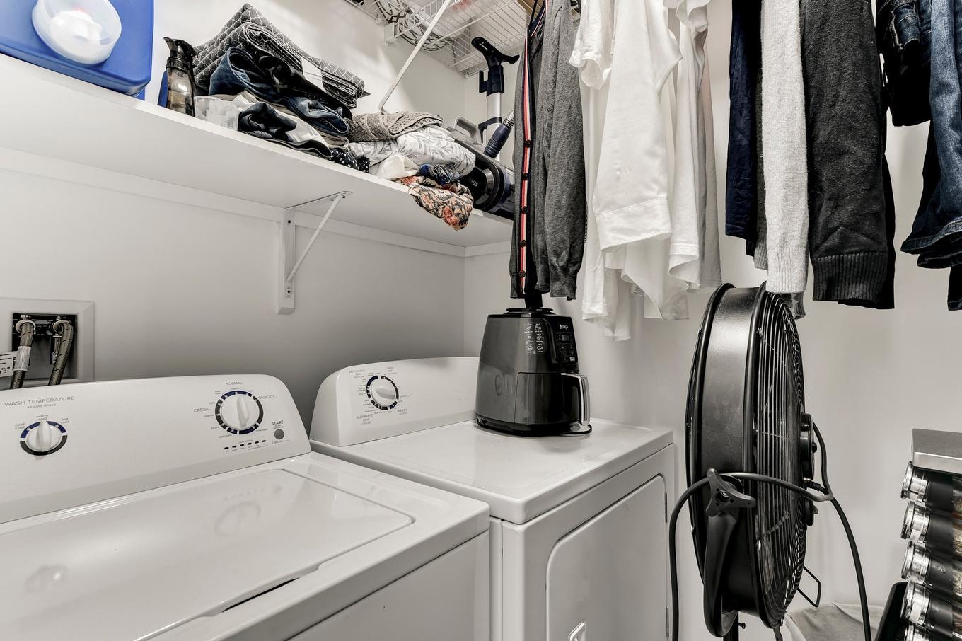 Salle de lavage - 206-7085 Rue De Lunan, Brossard, QC - Indoor Photo Showing Laundry Room