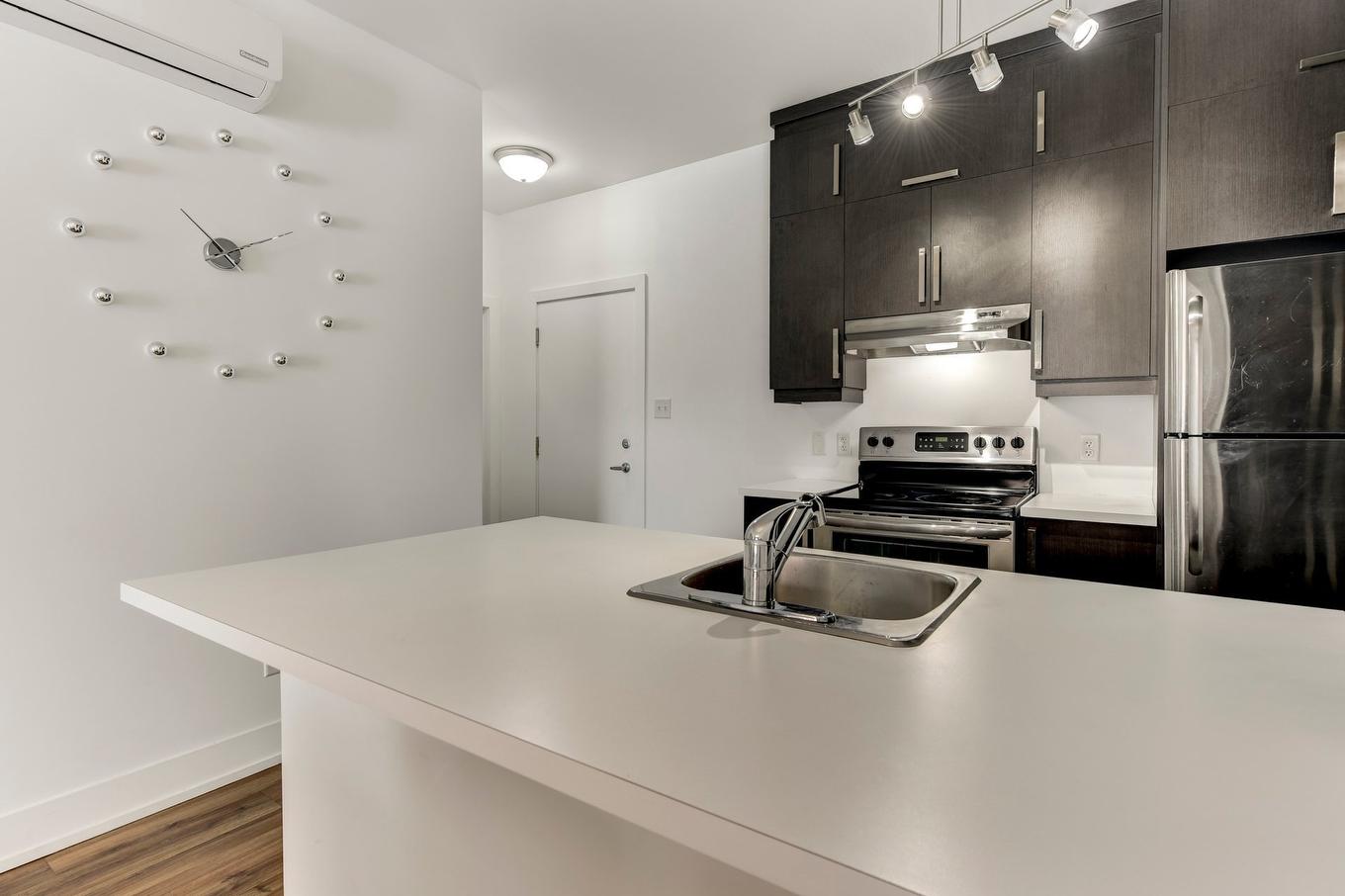 Cuisine - 206-7085 Rue De Lunan, Brossard, QC - Indoor Photo Showing Kitchen With Upgraded Kitchen