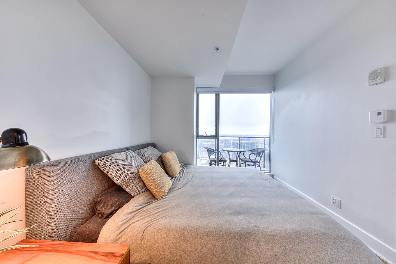 Primary bedroom - 2807-720 Rue St-Jacques, Montréal (Ville-Marie), QC - Indoor Photo Showing Bedroom