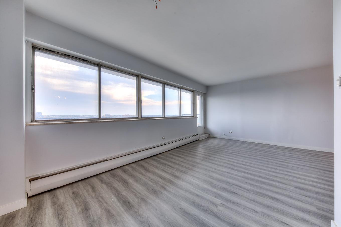 Living room - 1503-5700 Boul. Cavendish, Côte-Saint-Luc, QC - Indoor Photo Showing Other Room