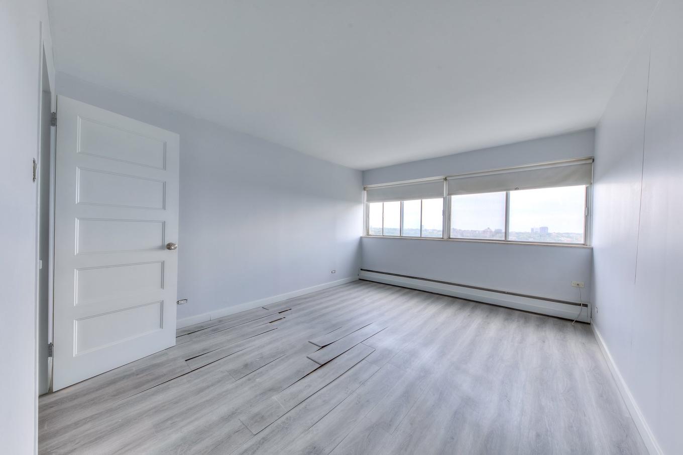 Primary bedroom - 1503-5700 Boul. Cavendish, Côte-Saint-Luc, QC - Indoor Photo Showing Other Room