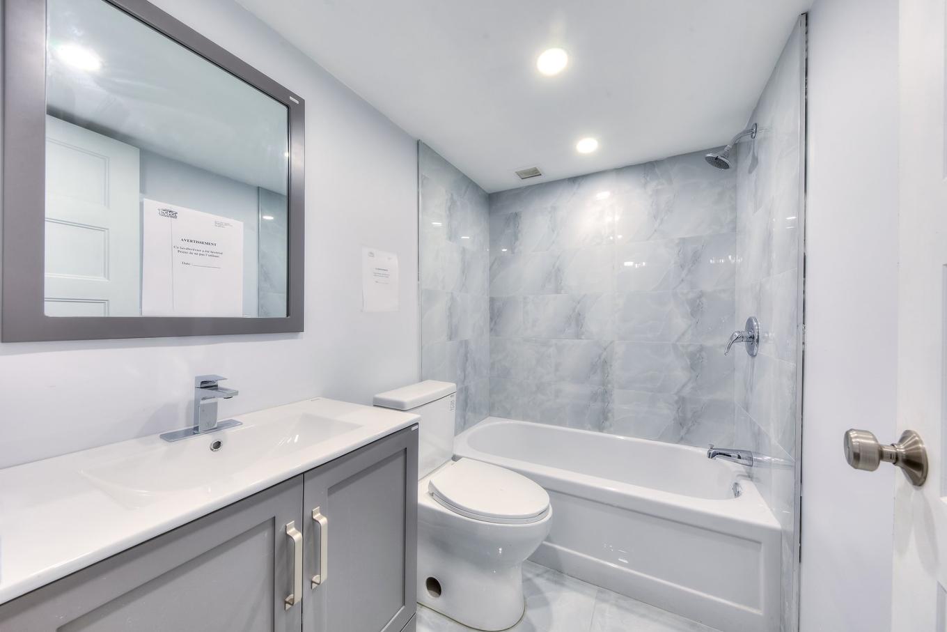 Bathroom - 1503-5700 Boul. Cavendish, Côte-Saint-Luc, QC - Indoor Photo Showing Bathroom