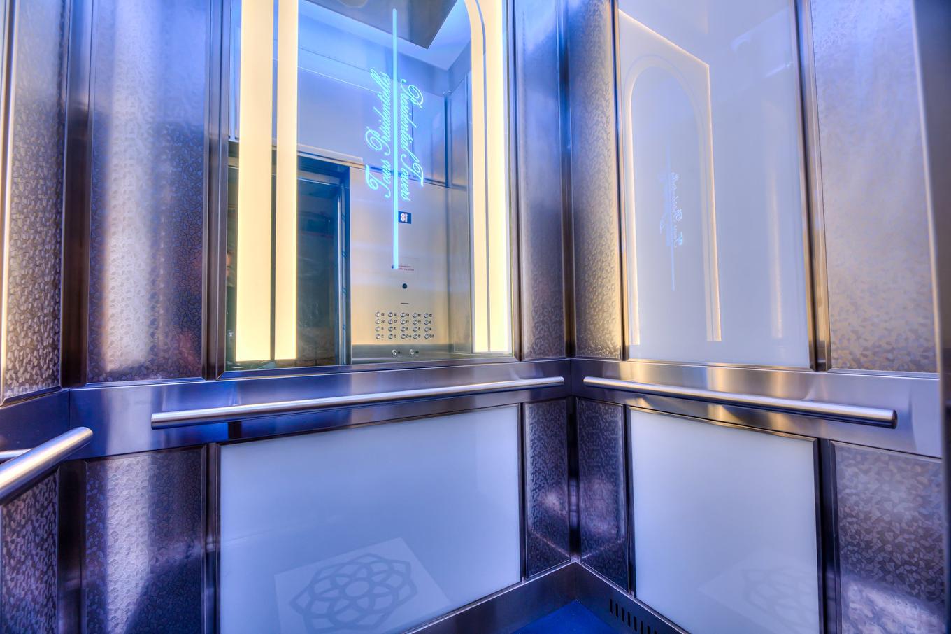 Elevator - 1503-5700 Boul. Cavendish, Côte-Saint-Luc, QC - Indoor Photo Showing Other Room