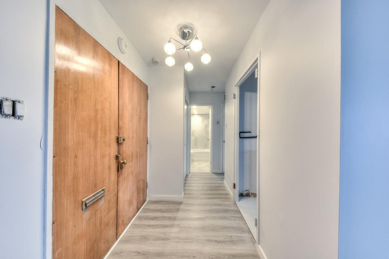 Hall - 1503-5700 Boul. Cavendish, Côte-Saint-Luc, QC - Indoor Photo Showing Other Room