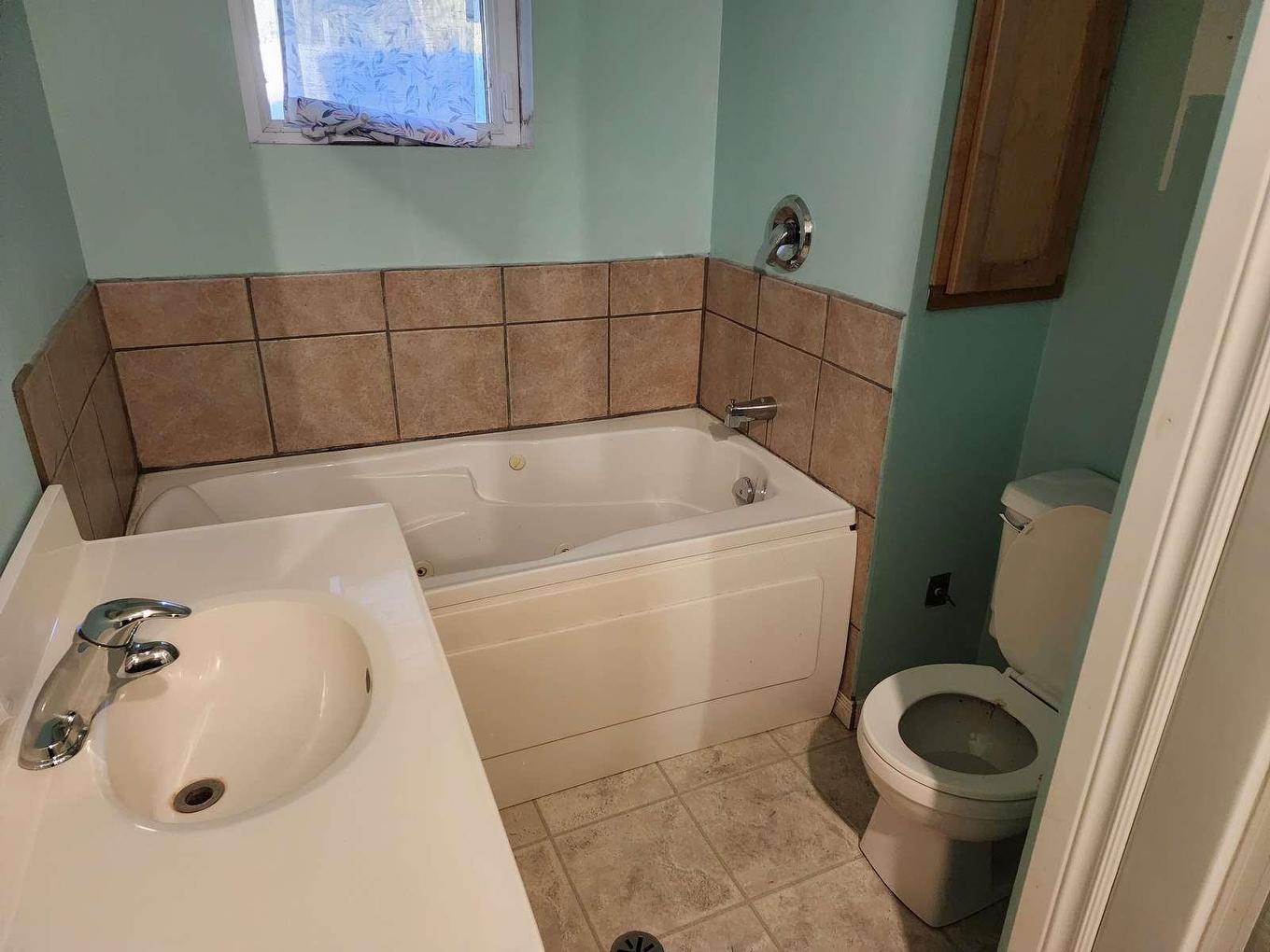 38 Eastgrove Crescent, Terrace Bay, ON - Indoor Photo Showing Bathroom