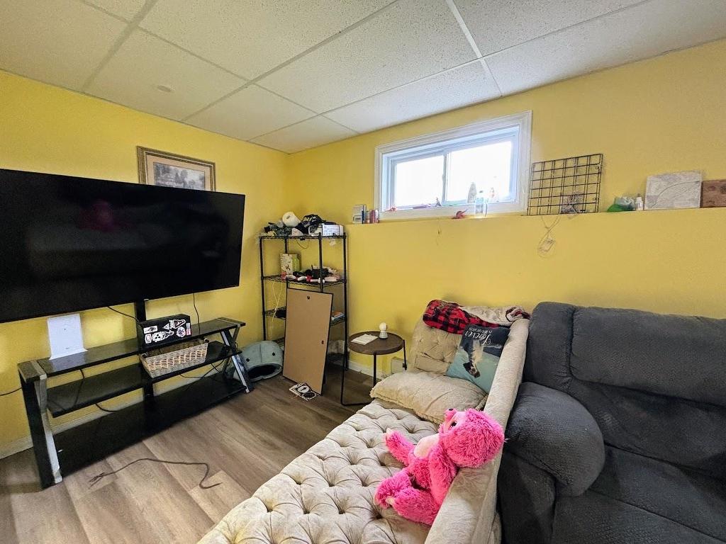 33 Moose Drive, Manitouwadge, ON - Indoor