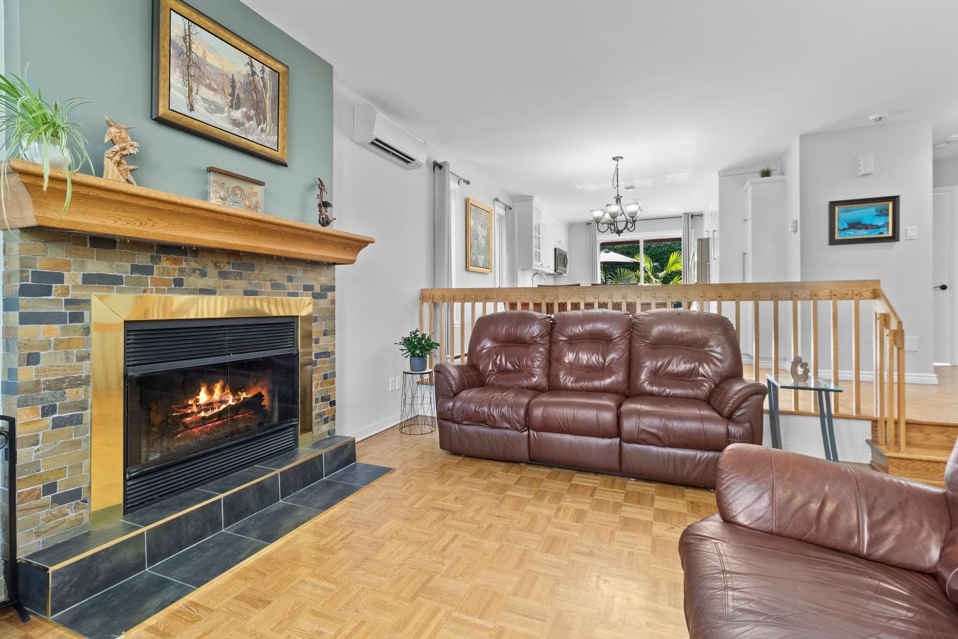 Living room - 3869 Rue Des Pervenches, Longueuil (Saint-Hubert), QC - Indoor Photo Showing Living Room With Fireplace