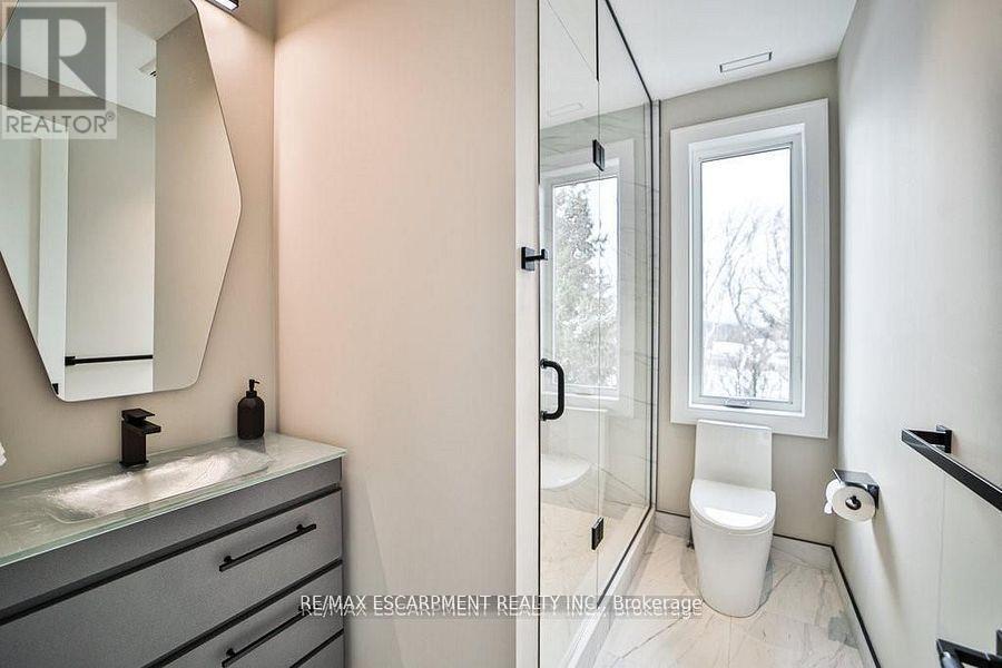 2284 Sideroad 1, Burlington, ON - Indoor Photo Showing Bathroom