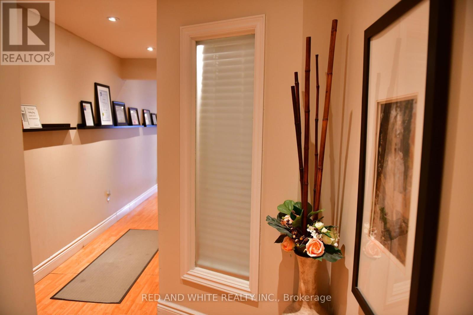 265 Queen Street S, Mississauga, ON