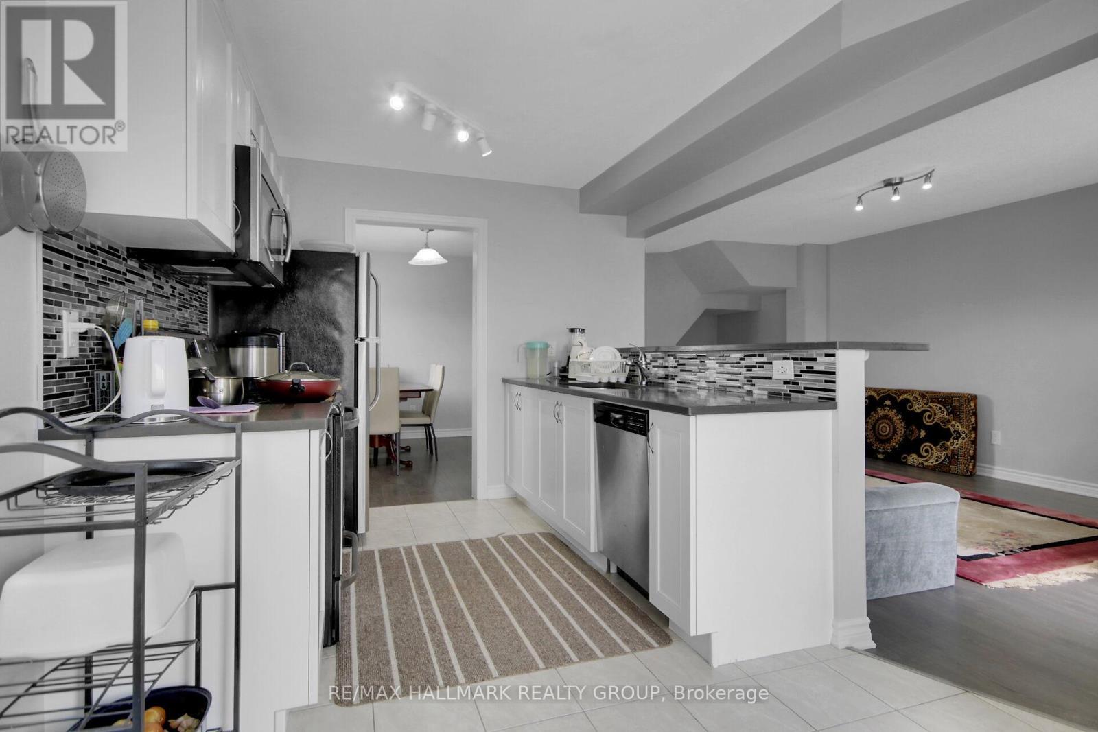41 Maroma Street, Ottawa, ON - Indoor Photo Showing Kitchen