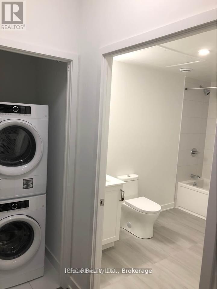 103 - 681 Yonge Street, Barrie, ON - Indoor Photo Showing Laundry Room