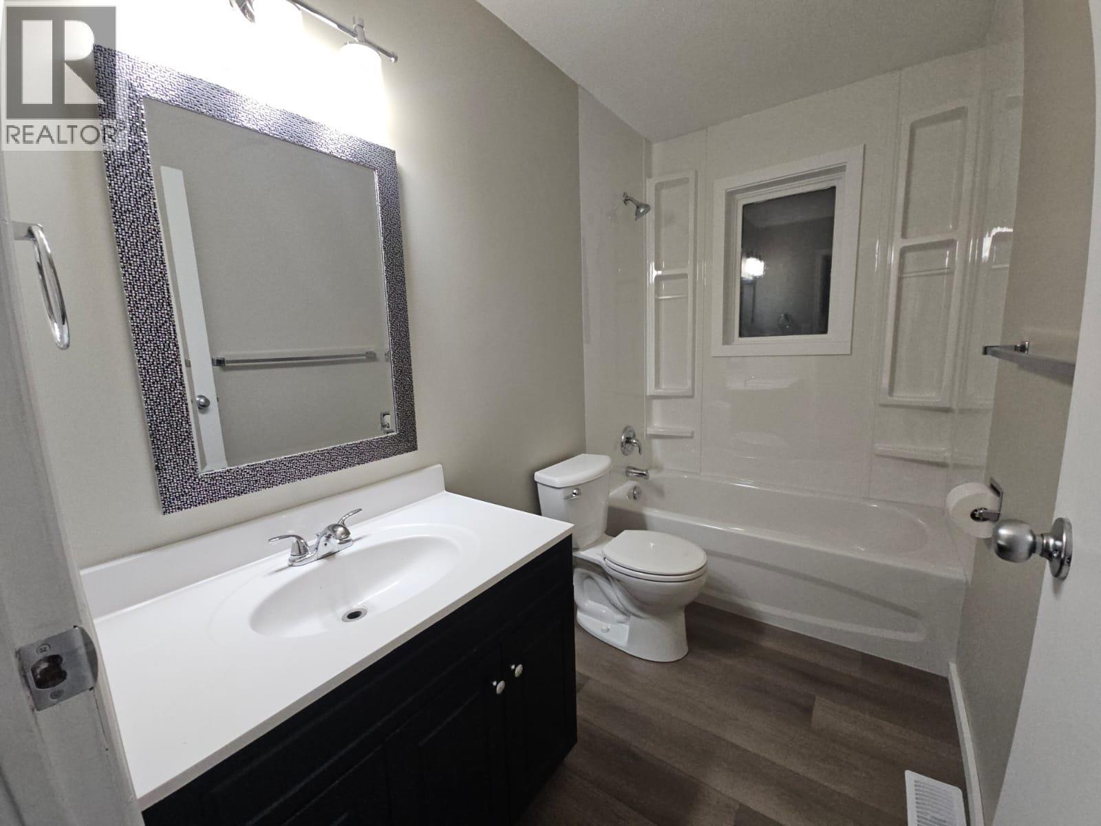 4801 52 Avenue Sw, Chetwynd, BC - Indoor Photo Showing Bathroom