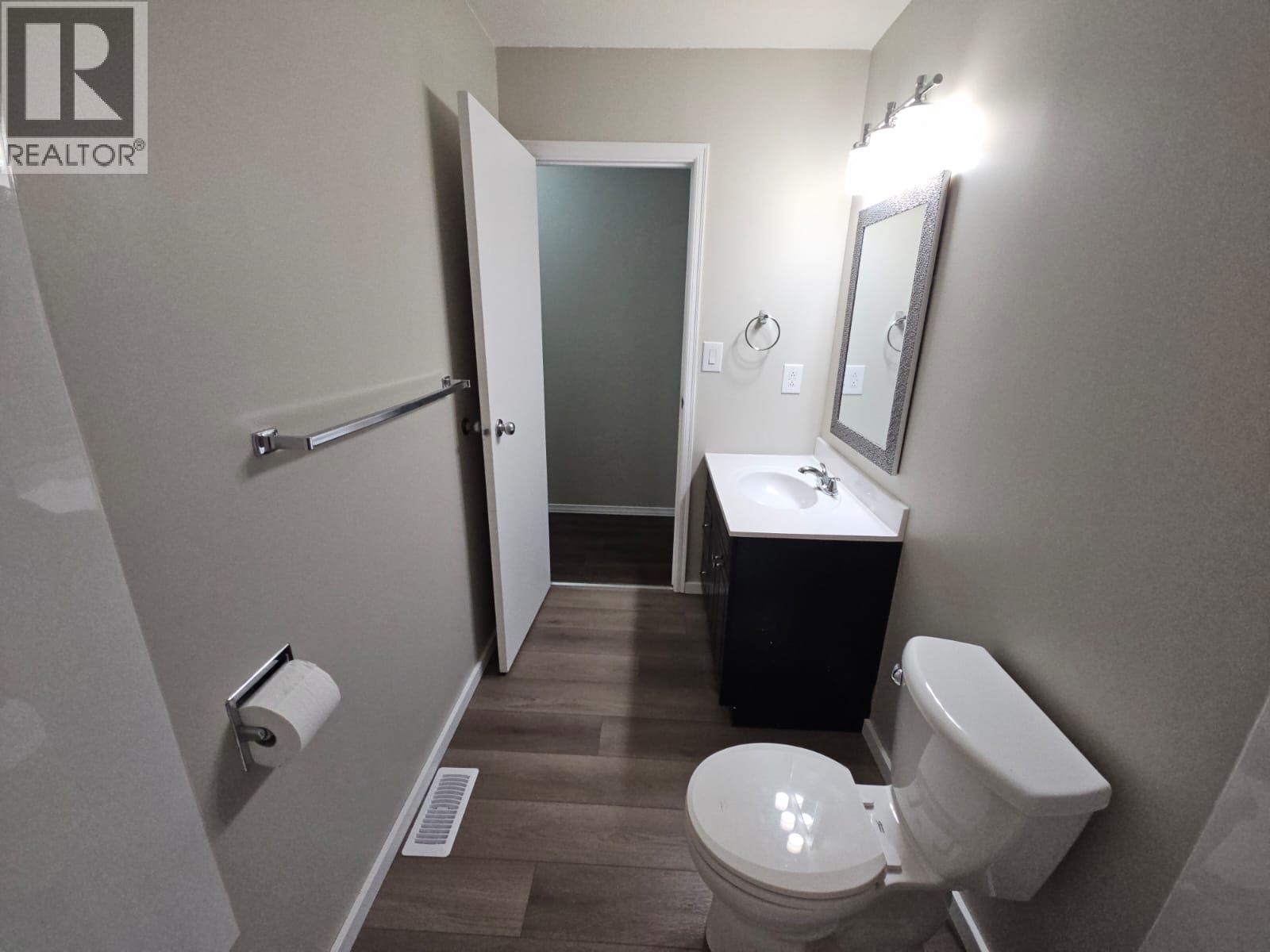 4801 52 Avenue Sw, Chetwynd, BC - Indoor Photo Showing Bathroom