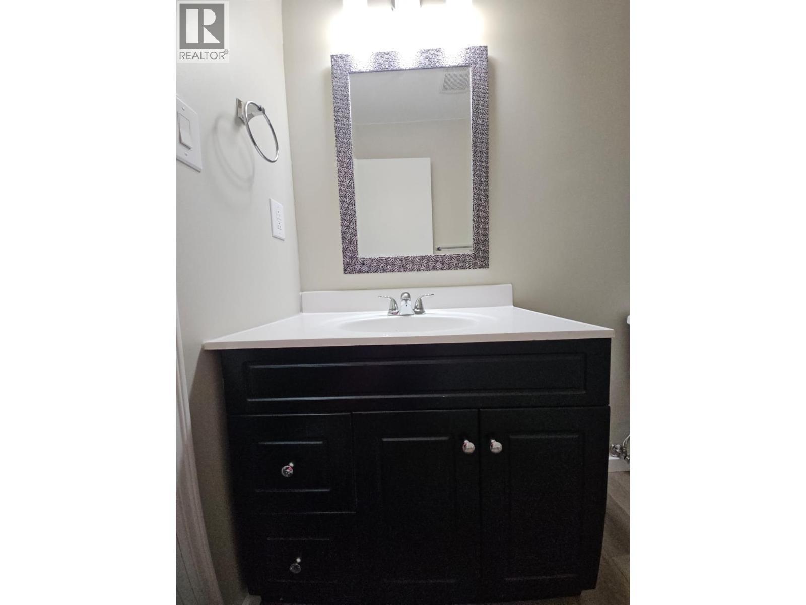 4801 52 Avenue Sw, Chetwynd, BC - Indoor Photo Showing Bathroom