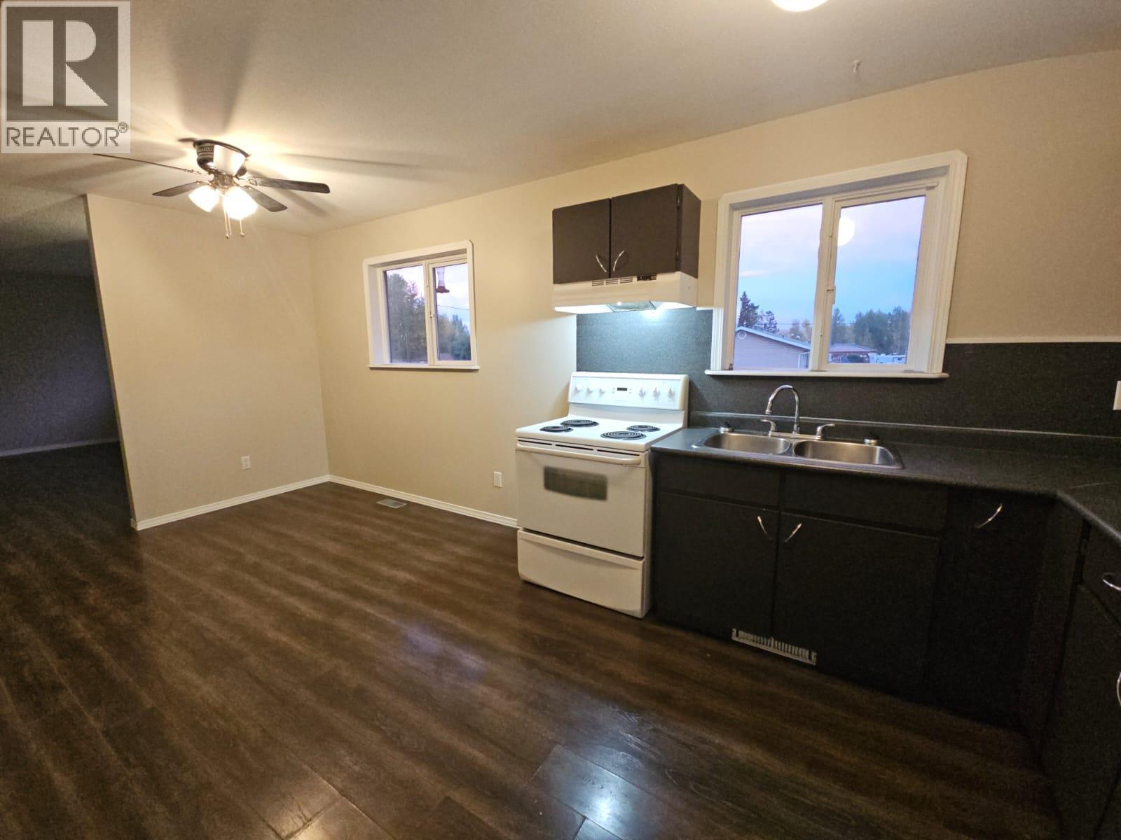 4801 52 Avenue Sw, Chetwynd, BC - Indoor Photo Showing Kitchen With Double Sink