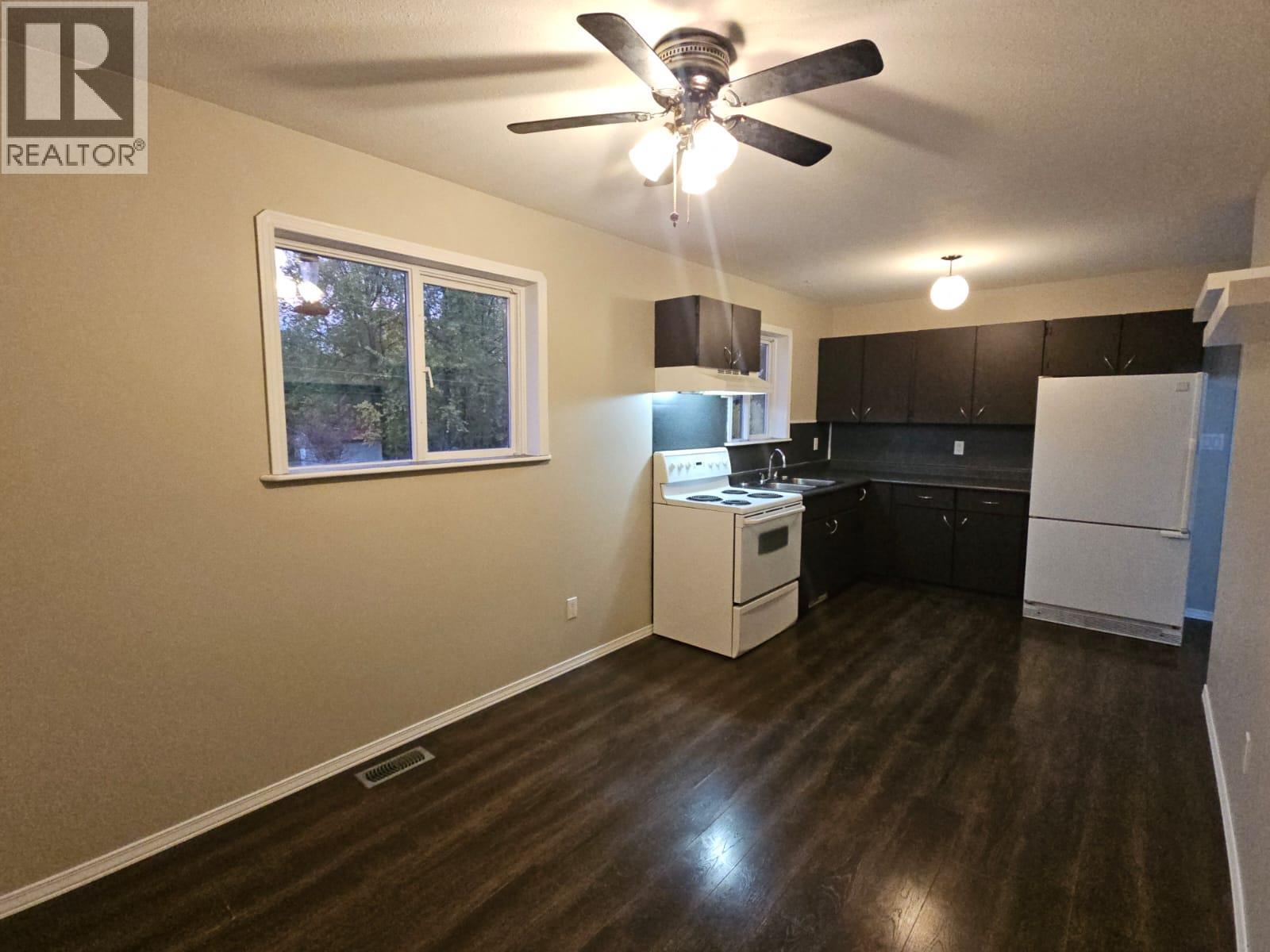 4801 52 Avenue Sw, Chetwynd, BC - Indoor Photo Showing Kitchen