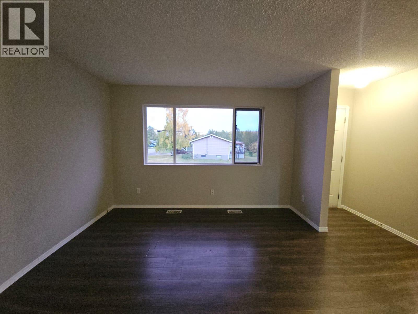 4801 52 Avenue Sw, Chetwynd, BC - Indoor Photo Showing Other Room