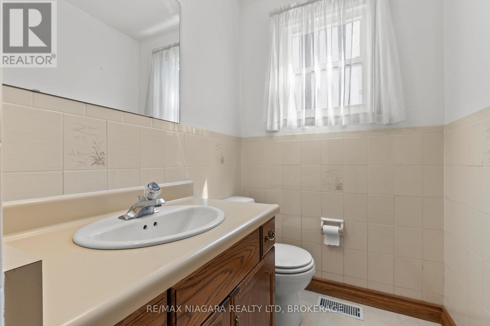 6628 Argyll Crescent, Niagara Falls (Arad/Fallsview), ON - Indoor Photo Showing Bathroom