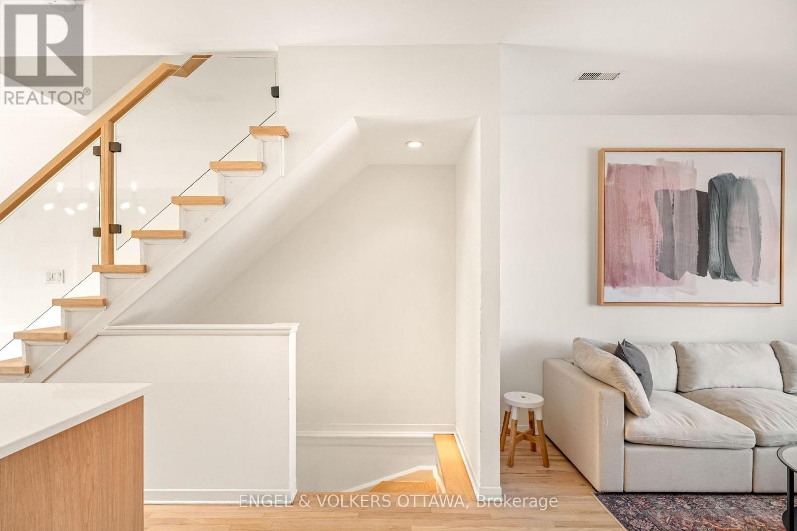 2 - 4 Sherbrooke Avenue, Ottawa, ON - Indoor Photo Showing Other Room