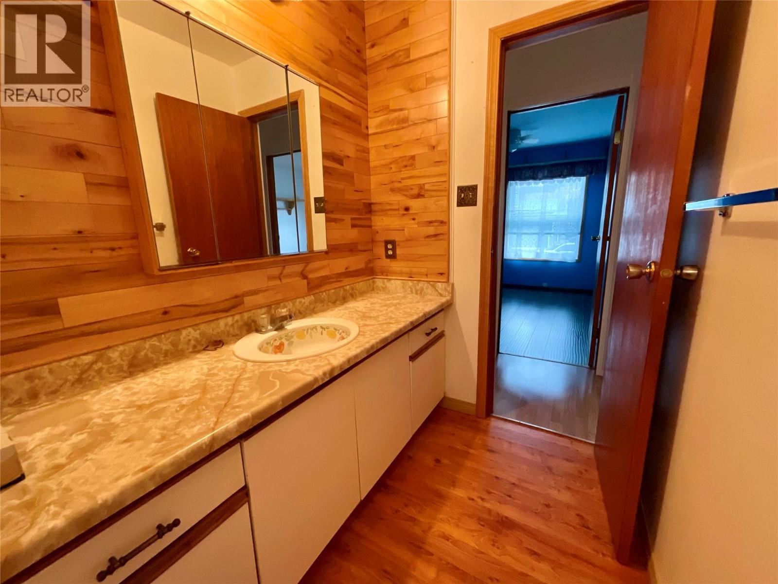 91 Wolverine Avenue, Tumbler Ridge, BC - Indoor Photo Showing Bathroom