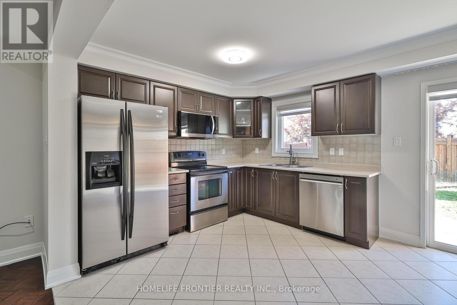 86 Venice Gate Drive, Vaughan, ON - Indoor Photo Showing Kitchen With Stainless Steel Kitchen