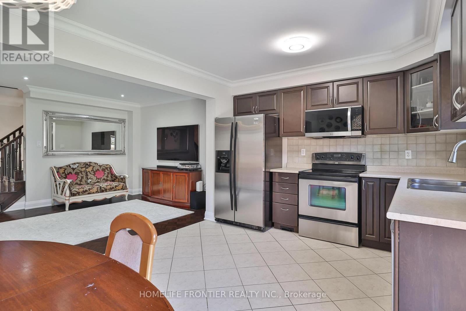 86 Venice Gate Drive, Vaughan, ON - Indoor Photo Showing Kitchen With Double Sink