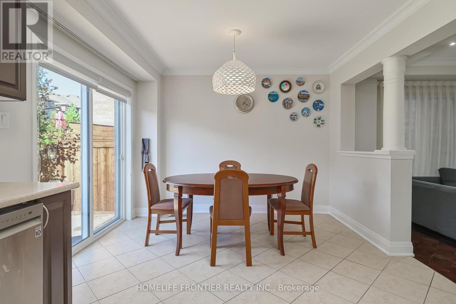 86 Venice Gate Drive, Vaughan, ON - Indoor Photo Showing Dining Room