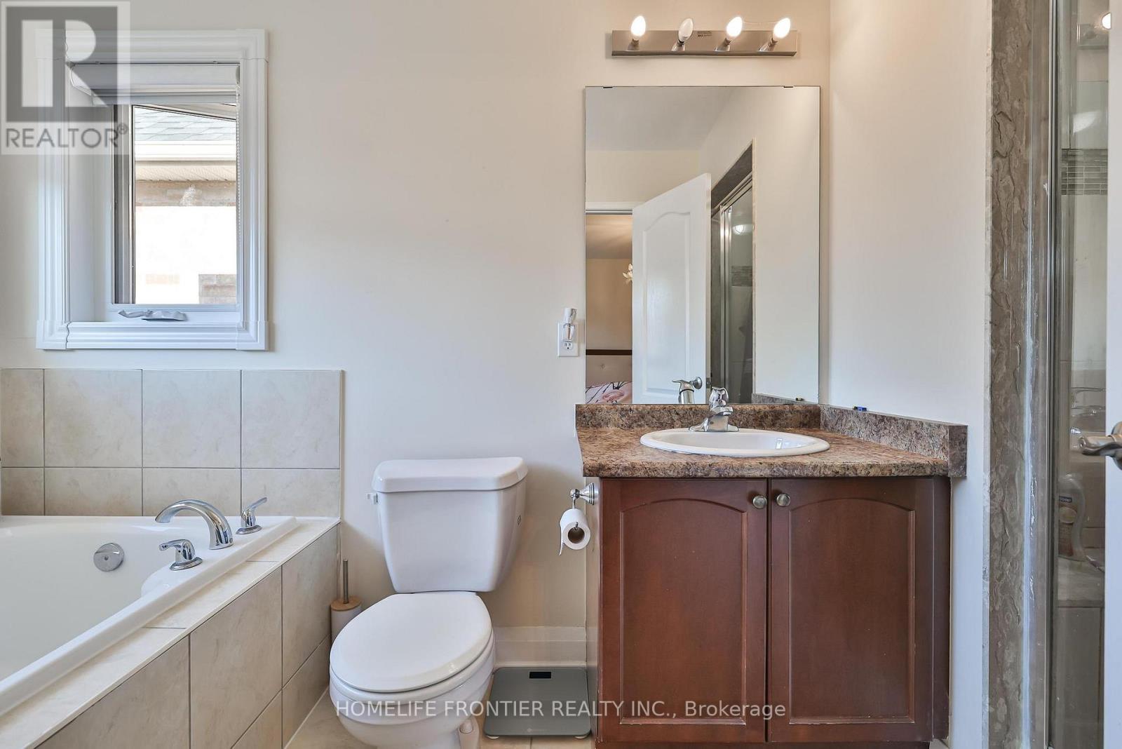 86 Venice Gate Drive, Vaughan, ON - Indoor Photo Showing Bathroom