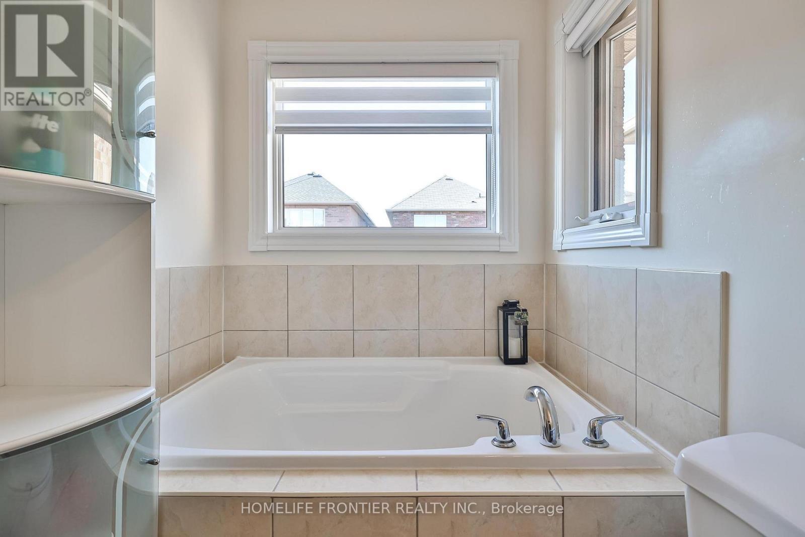 86 Venice Gate Drive, Vaughan, ON - Indoor Photo Showing Bathroom