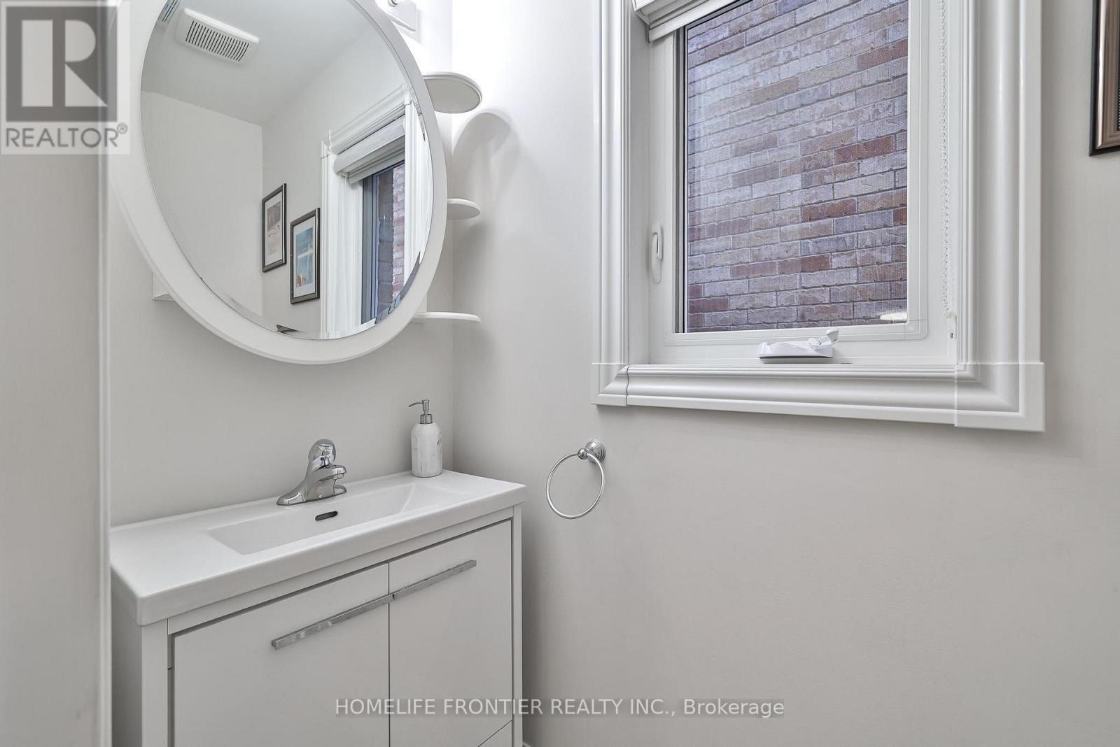 86 Venice Gate Drive, Vaughan, ON - Photo Showing Bathroom