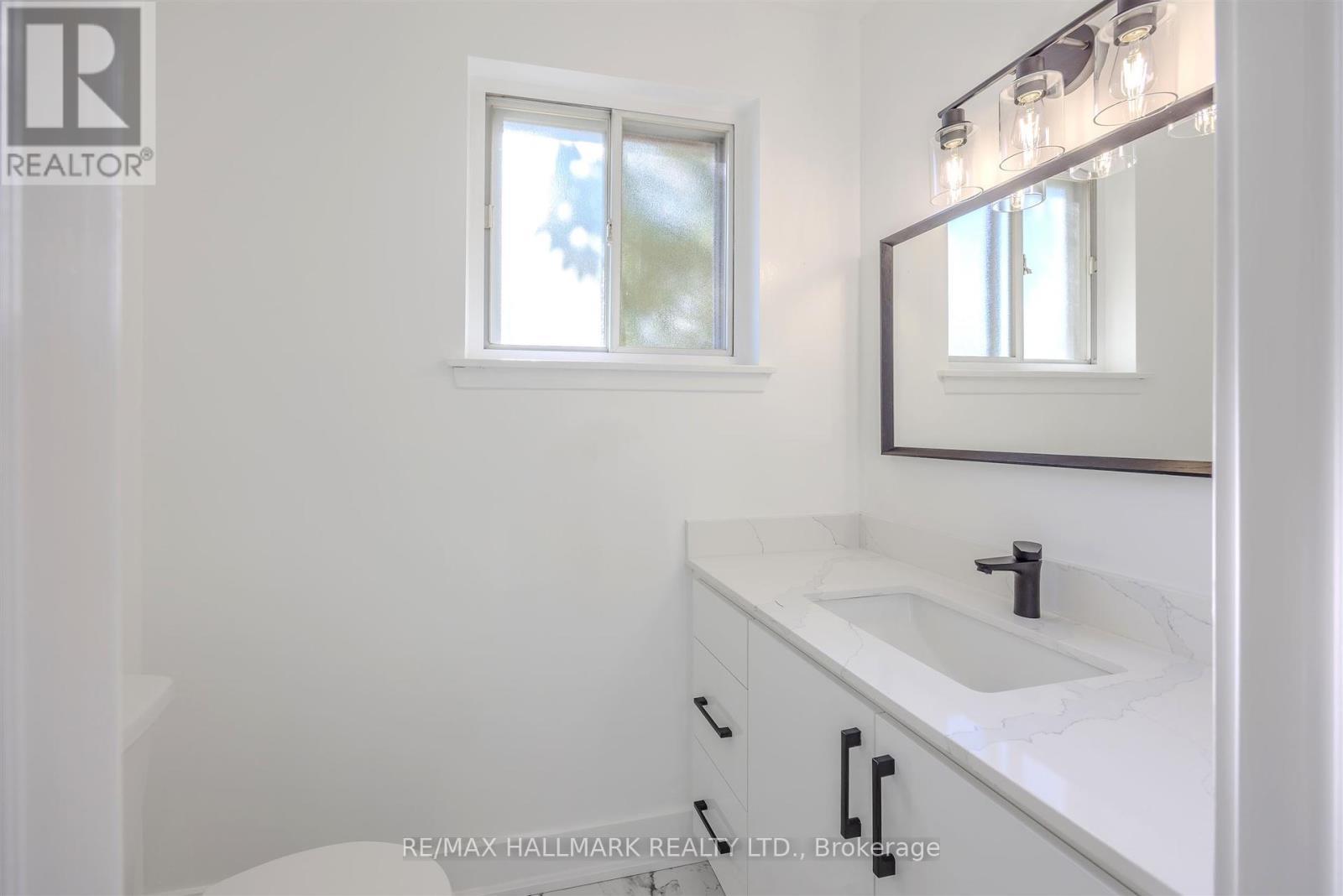 2126 Pashak Court, Mississauga, ON - Indoor Photo Showing Bathroom