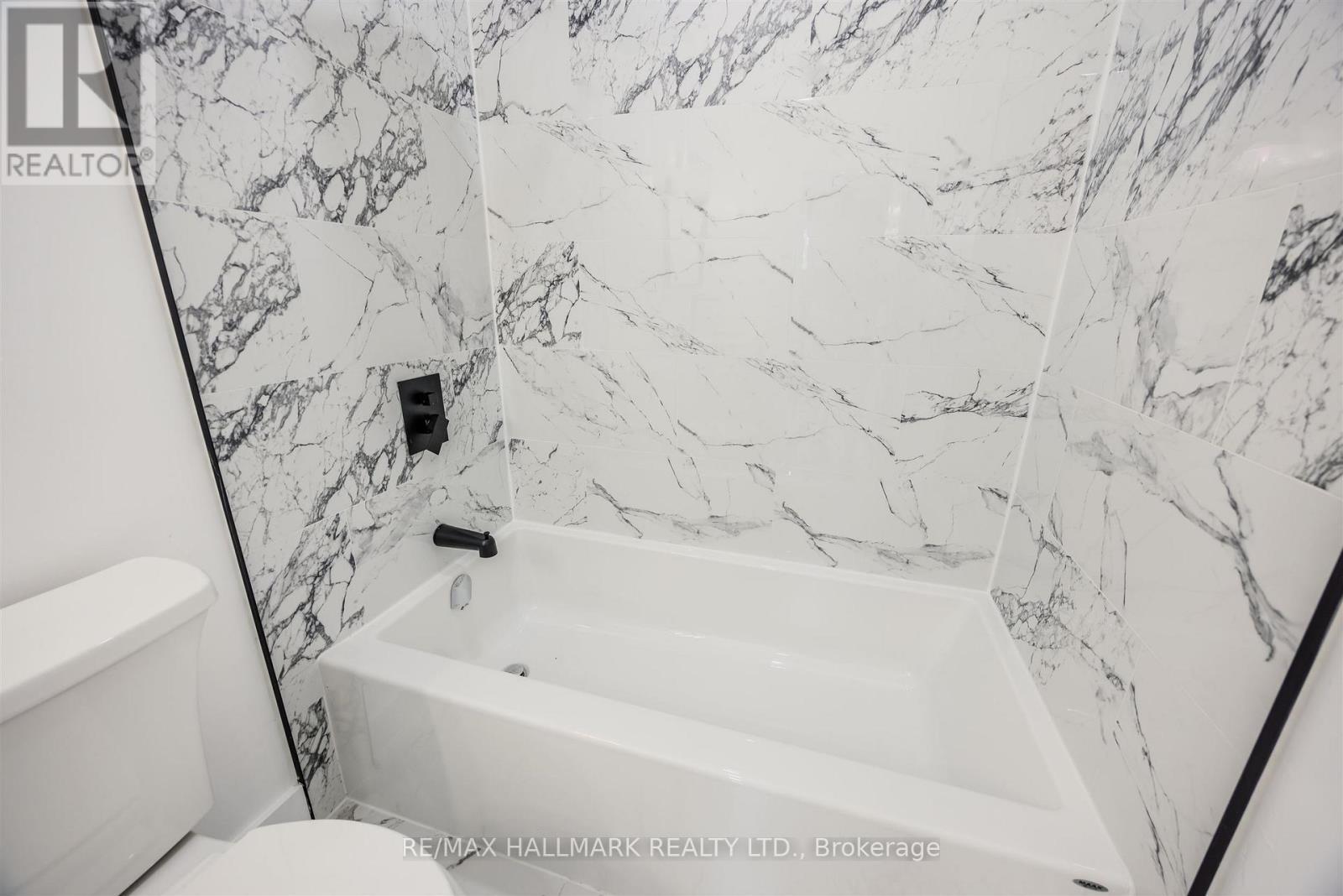 2126 Pashak Court, Mississauga, ON - Indoor Photo Showing Bathroom
