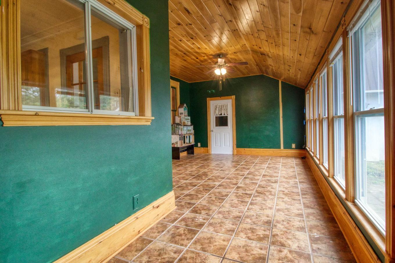 Solarium/Verrière - 56 Ch. Ridge, Hinchinbrooke, QC - Indoor Photo Showing Other Room